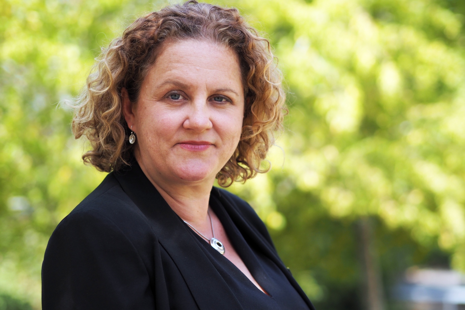 Jo Coles Headshot (2) (1)